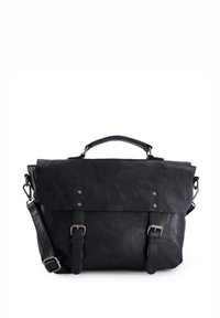 Schwarze Leder-Umhängetasche mit Klappe, Metallbeschlägen, verstellbarem Riemen und zwei Schnallen. Verfügt über eine strukturierte Oberfläche und ein geprägt eingestelltes Logo.