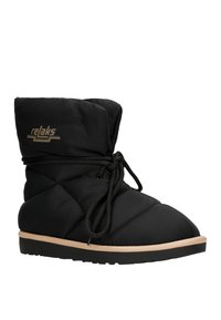 Černé polstrované boty s vysokým límcem, vybavené šněrováním a béžovou gumovou podrážkou. Název značky "relaks" je zlacený.