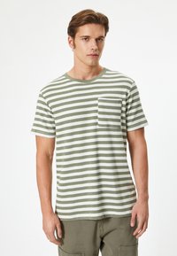 Koton POCKET DETAIL - Camiseta estampada - green