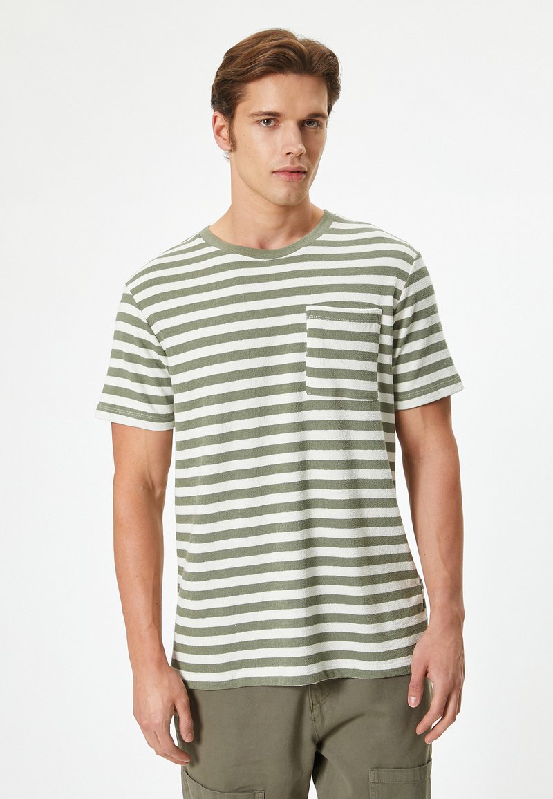 Koton POCKET DETAIL - Printtipaita - green
