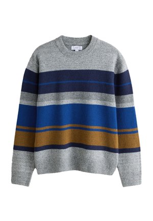 Sivý pulóver s okrúhlym výstrihom, s horizontálnymi pruhmi v námorníckej modrej, modrej, sivej a hnedej farbe, s rebrovanými manžetami a spodným lemom.