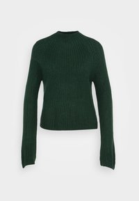 Pull en maille vert foncé, présentant une texture côtelée, un col rond, et des manches longues avec une coupe décontractée et des épaules tombantes.