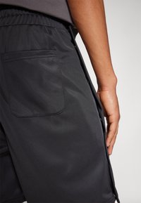 YOURTURN by Zalando SNAPS BUTTON TRICOT UNISEX - Shorts - black