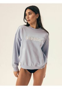 Niewybrane, pale blue