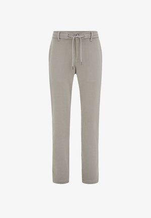 Šviesiai pilkos kelnės su raišteliu juosmenyje, siaurėjančiu kirpimu ir minkšta tekstūra; turi šonines kišenes ir minimalistinį dizainą.