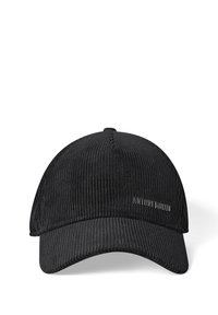 Crna kadrova bejzbol kapa s čvrstim krovićem, zaobljenim vrhom i otisnutim logotipom marke sprijeda. Teksturirana tkanina.