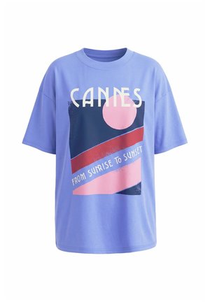Studio Untold, T-SHIRT, OVERSIZE SHAPE, CANNES - Camiseta estampada - pale blue