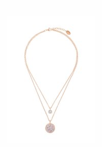 Collar de dos capas en oro rosa, que presenta un colgante circular con piedras rosas y una piedra clara más pequeña en la cadena superior.