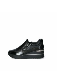 Sneakers a zeppa neri con textures lucide e opache, chiusura con zip laterale, tacco accentuato e suola in gomma per una buona aderenza.