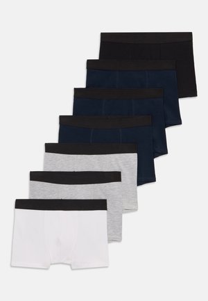 Ensemble de sept paires de caleçons pour hommes en blanc, gris, marine et noir, dotés d'une taille élastique douce et d'un design ajusté.