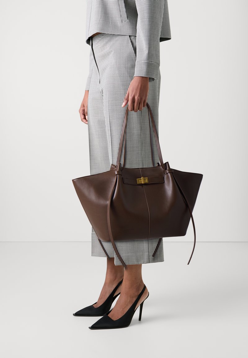 Gina Tricot LONG STRAP BAG - Pirkinių krepšys - dark brown