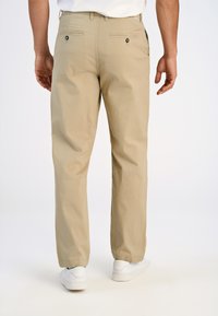 Lindbergh Chinos - sand