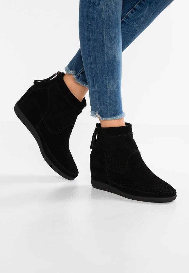 EMMY - Tronchetti - black
