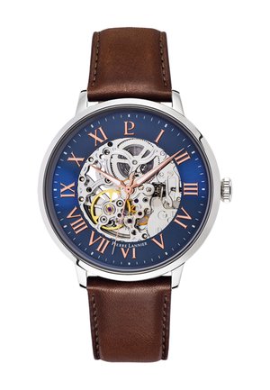 Montre mécanique avec un cadran bleu, boîtier transparent montrant les rouages, accents en or rose, marques horaires en bronze et un bracelet en cuir brun.