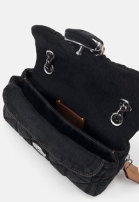 COACH TABBY SHOULDER BAG 20 WITH QUILTING - Rankinė per petį - black