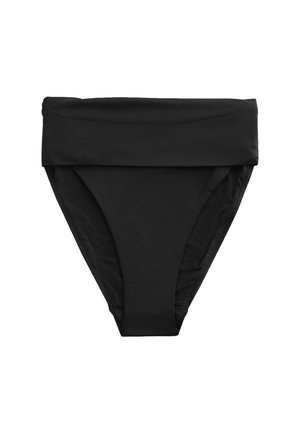 În partea de jos a costumului de baie negru, cu talie înaltă și talie lată pliată, din țesătură netedă și elastică.