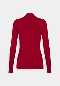 Maglione rosso a maniche lunghe con colletto a imbuto realizzato in morbido tessuto lavorato a maglia, caratterizzato da un design aderente e spalle senza cuciture. Nessuna ferramenta o motivo visibile.