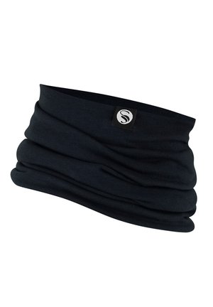 Scaldacollo in tessuto nero con una finitura morbida e di texture. Presenta un design arricciato e un piccolo tag con il logo su un lato.