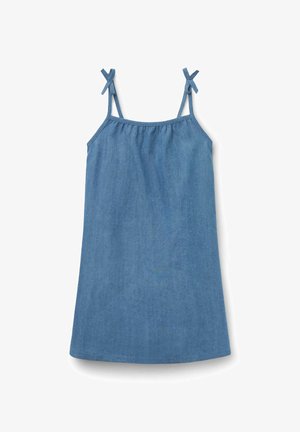Blaues ärmelloses Kleid mit Bindebändern und gerafftem Ausschnitt, flach auf weißem Hintergrund liegend.