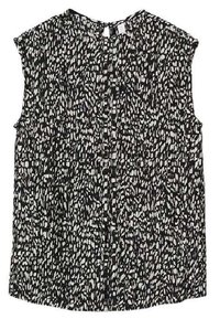 Haut sans manches à motifs noir et blanc, fabriqué en tissu léger, présentant un col rond et une fermeture à bouton dans le dos.