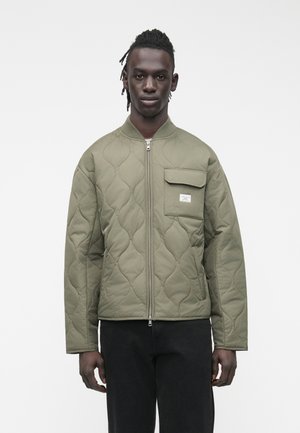 Guess Jeans QUILTED PUFFER JACKET - Viegla jaka - olive light green