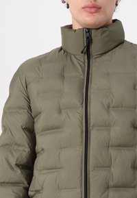 TOM TAILOR DENIM LIGHT PUFFER - Light jacket - jungle soil green