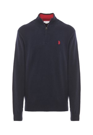 Maglione a collo alto blu navy con zip a quarto, con interno del colletto rosso e piccolo logo del giocatore di polo rosso sul lato sinistro del petto.