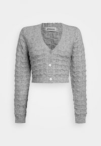 Szary dziergany kardigan z dekoltem w serek, wzorem teksturowanym, długimi rękawami i trzema białymi guzikami z przodu. Krótka długość.