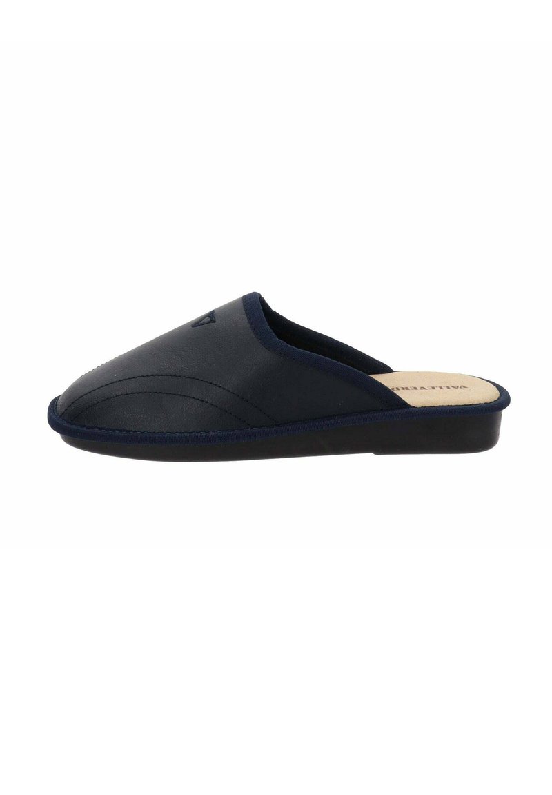 Pantofole slip-on Navy con tomaia in pelle liscia, punta rotonda e dettagli di cucitura minimi. Presentano una suola piatta in gomma nera.