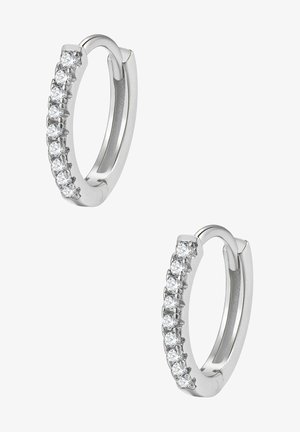 Orecchini a cerchio d'argento adornati con una fila di strass trasparenti. Il design è elegante, con una finitura lucida e una chiusura sicura.