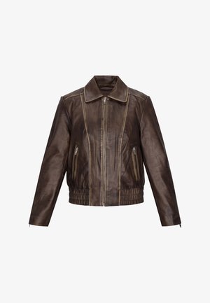 Veste en cuir marron avec fermeture éclair avant, deux poches latérales zippées, un col et une taille élastiquée.