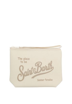 Pochette beige con cerniera e cinturino da polso, stampata con la scritta "The place to be Saint Barth Summer Paradise" in scrittura marrone chiaro.