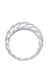 Anello in argento con design a corda intrecciata attorno alla banda, dotato di un interno liscio e di una finitura lucida. Forma circolare, senza pietre o dettagli ornamentali.