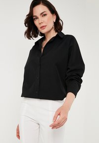 LELA Užsagstoma palaidinė - black