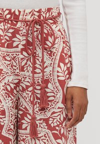 Vero Moda Petite VMBALI WIDE PANTS  - Nohavice - marsala
