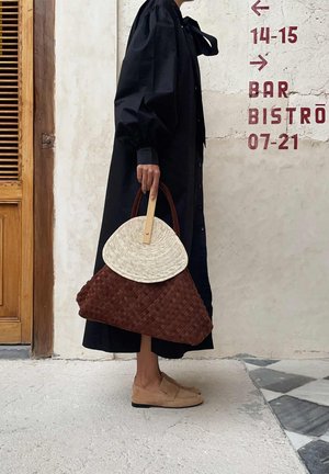 L37 RIOT - Instappers - beige