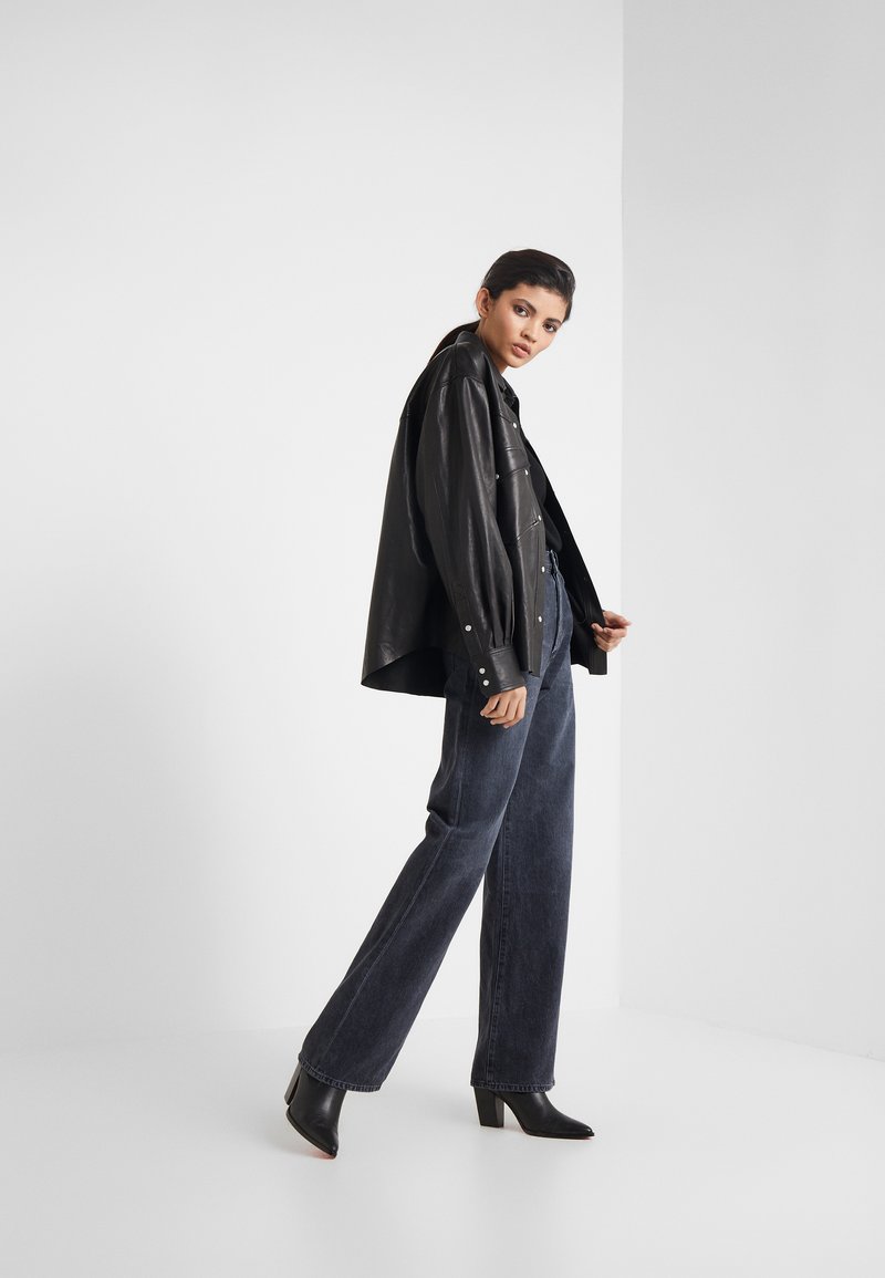 Citizens Of Humanity Annina Relaxed Fit Jeans Fade To Black Black Zalando Co Uk