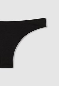 Perizoma nero con una finitura liscia, caratterizzato da un design senza cuciture e da un elastico curvato per il massimo comfort. Il materiale è elastico e morbido.