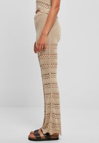 Urban Classics FLARED CROCHET - Hlače - softseagrass