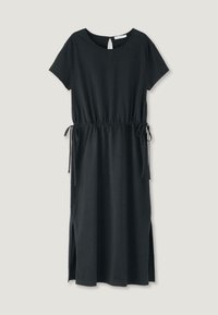 Schwarzes kurzärmliges Kleid mit elastischem Bund, seitlichen Schlitzen und Kordelzug. Hergestellt aus einem weichen, glatten Stoff. Schlüssellochöffnung am Rücken.