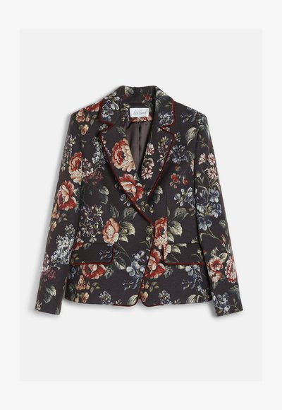 Blazer noir cintré pour femme avec un grand imprimé floral multicolore, un passepoil rouge le long des bords, et deux poches avant à rabat avec des boutons dorés.