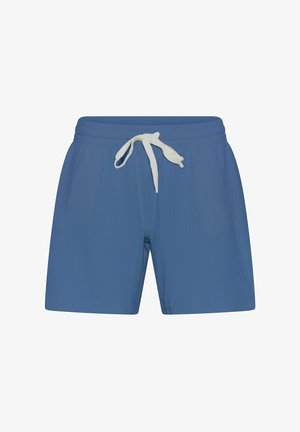 Shorts de bain bleus en tissu texturé, avec une taille élastique et un cordon blanc. Présente une coupe mi-longue et un détail de marque minimal.