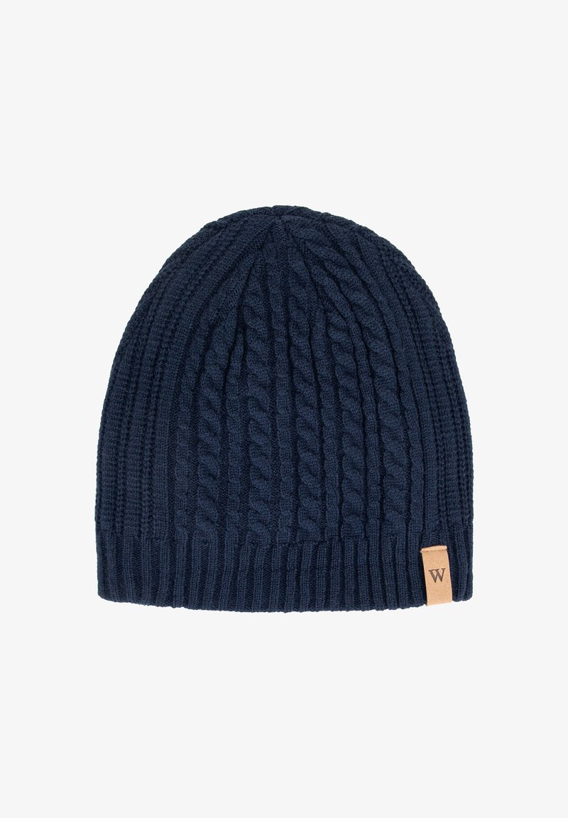 Cappello a maglia blu navy con motivo a trecce, bordo a coste e patch logo in pelle. Texture morbida con una vestibilità aderente per il calore.