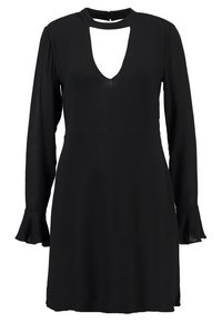 Robe noire à manches longues avec un col montant et une découpe en V, taille cintrée et poignets évasés aux manches.