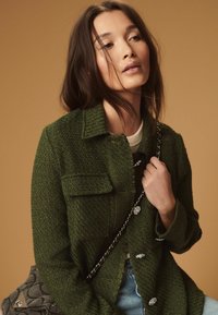 Next BOUCLE - REGULAR FIT - Vasaras jaka - khaki green
