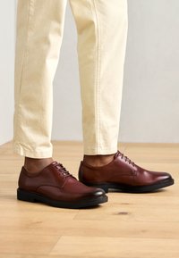 METROPOLE LONDON - Smart lace-ups - cognac