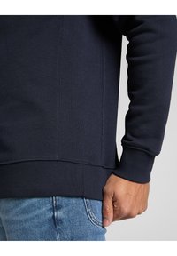 Lee Legendary Denim Crew Felpa Da Uomo Con Scritta: In Offerta A 29.99