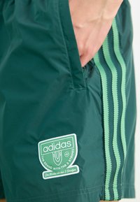 adidas Originals Παντελόνι φόρμας - mineral green