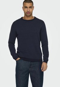 Only & Sons LEGERER GEPUNKTETER LONGSLEEVE - Jersey de punto - navy blazer