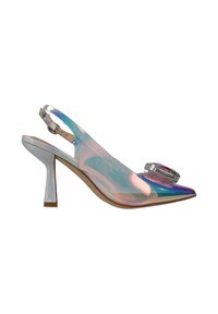 Scarpa slingback trasparente e iridescente con punta appuntita, tacco sottile e decorazione in gemme sulla parte superiore. Texture liscia e hardware minimale.
